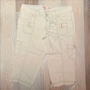 Arizona Jean Company Beige Cargo capris